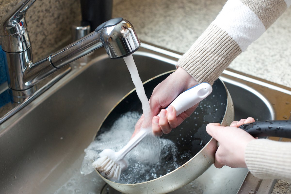 Как очистить сковороду в домашних условиях